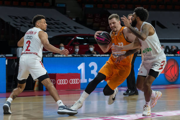 而她的父母 而她的父母