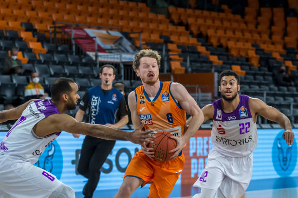 了一张红牌 了一张红牌