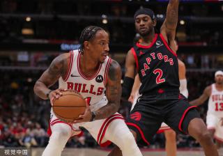 在传授篮球 在传授篮球