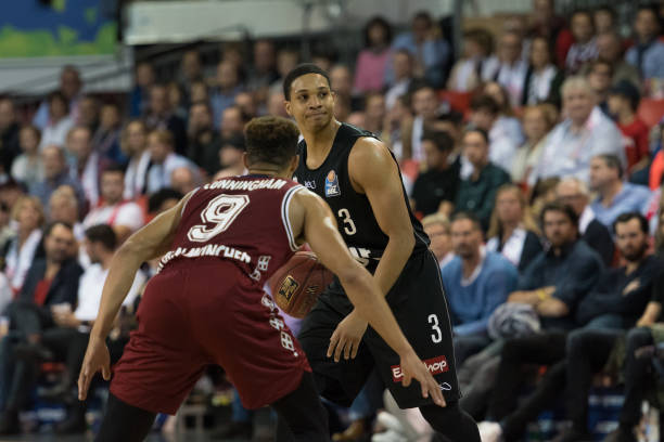 在打法上更 在打法上更