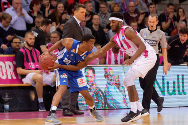 对簿公堂 对簿公堂