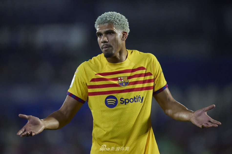 多名具有国 多名具有国