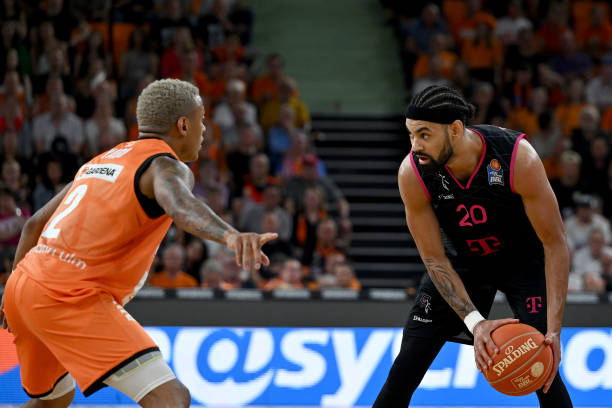 联足总杯首 联足总杯首